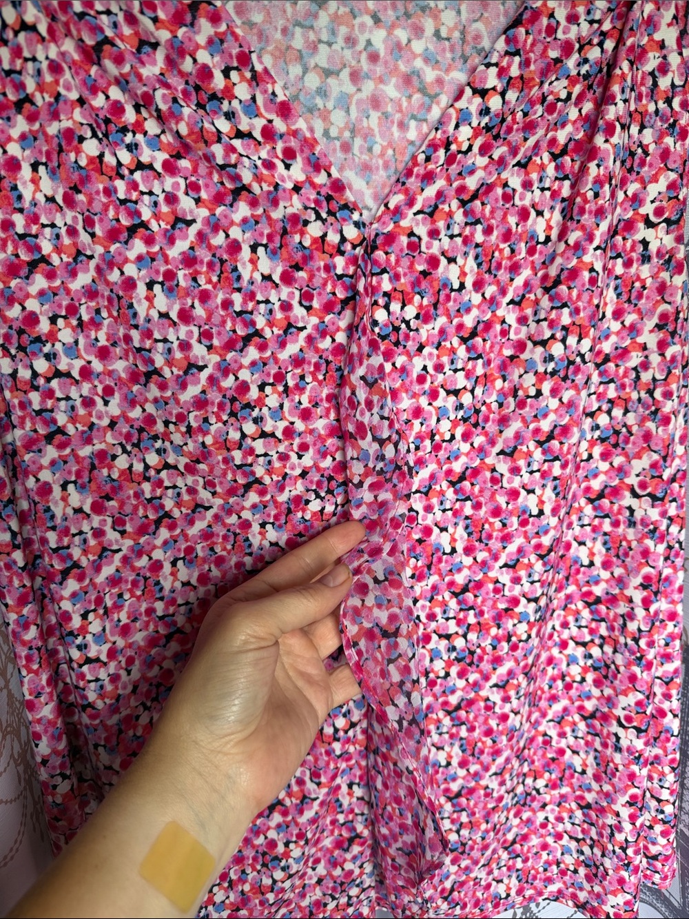 Roz & Ali Pink Multi-Color Sleeveless V-Neck Blouse - Picture 3 of 4